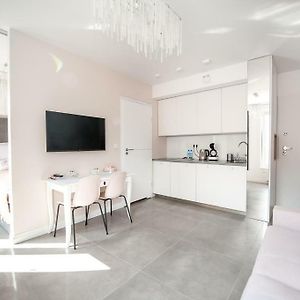 Amelia Suite